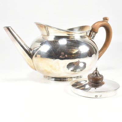 Lot 24 - GEORGE III 1800 HALLMARKED SILVER TEAPOT BY ROBERT HENNELL I & DAVID HENNELL II