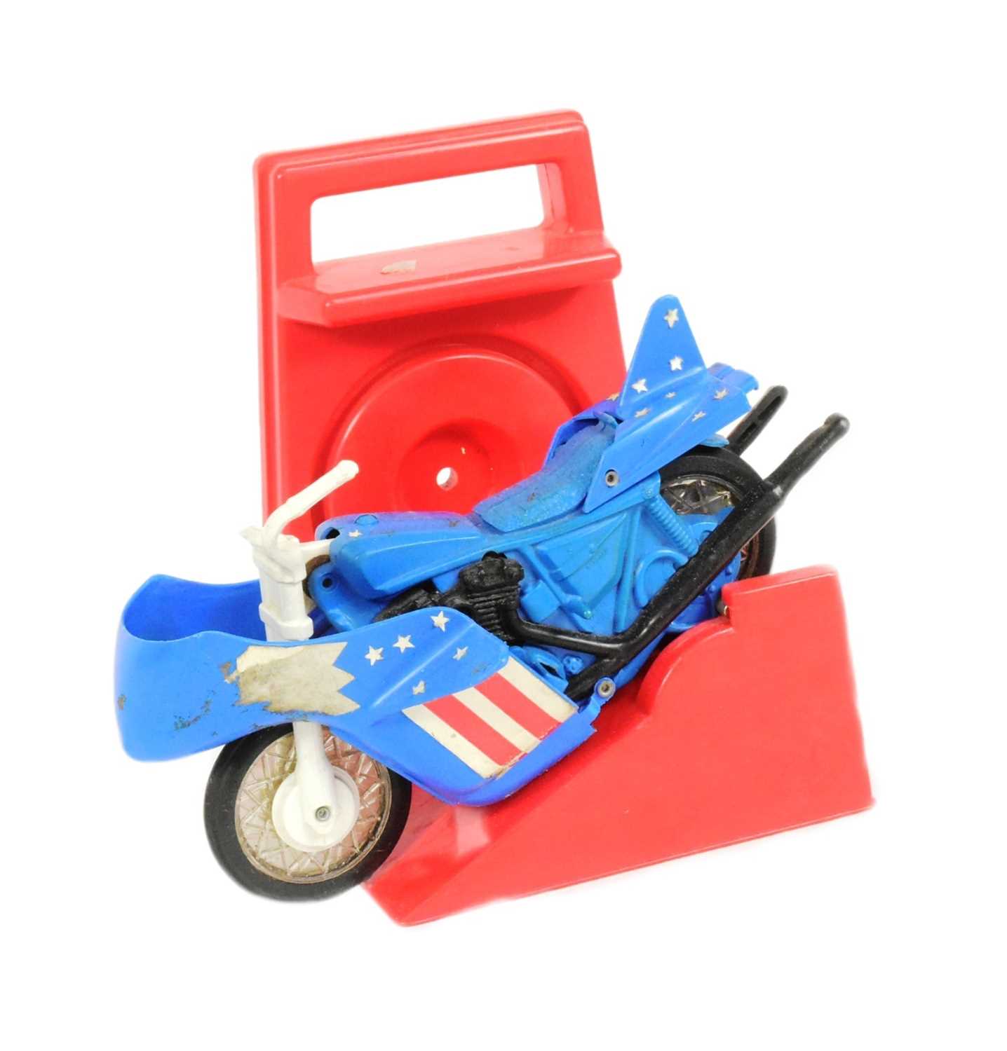 Lot 682 - EVEL KNIEVEL - VINTAGE STRATO CYCLE BIKE & LAUNCHER