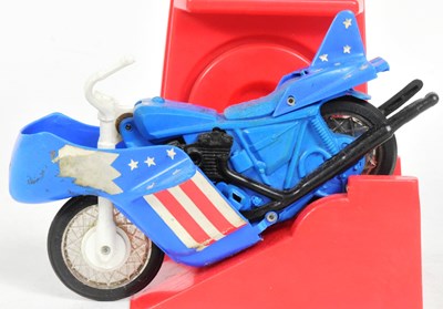 Lot 682 - EVEL KNIEVEL - VINTAGE STRATO CYCLE BIKE & LAUNCHER