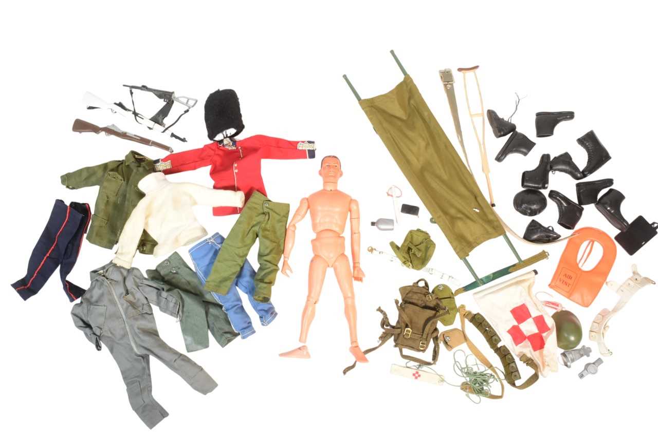 Lot 697 - ACTION MAN - VINTAGE PALITOY ACTION MAN CLOTHING & ACCESSORIES