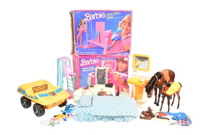 Lot 419 - SINDY - COLLECTION OF VINTAGE SINDY & BARBIE DOLL ACCESSORIES