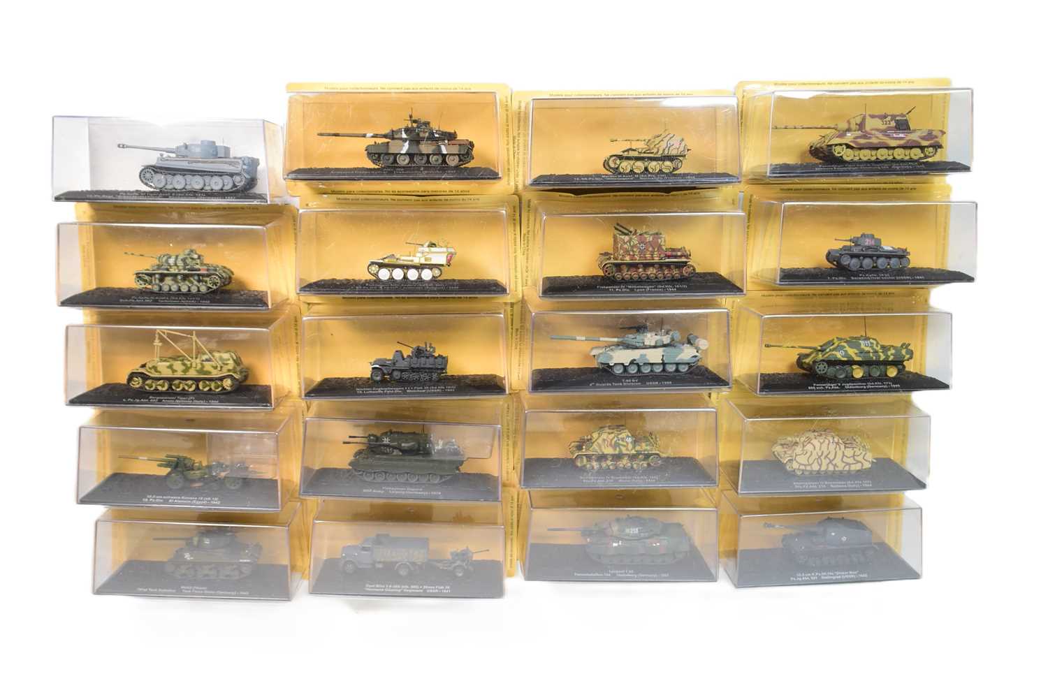 Lot 260 - DIECAST - DEAGOSTINI DIECAST MODEL TANK COLLECTION