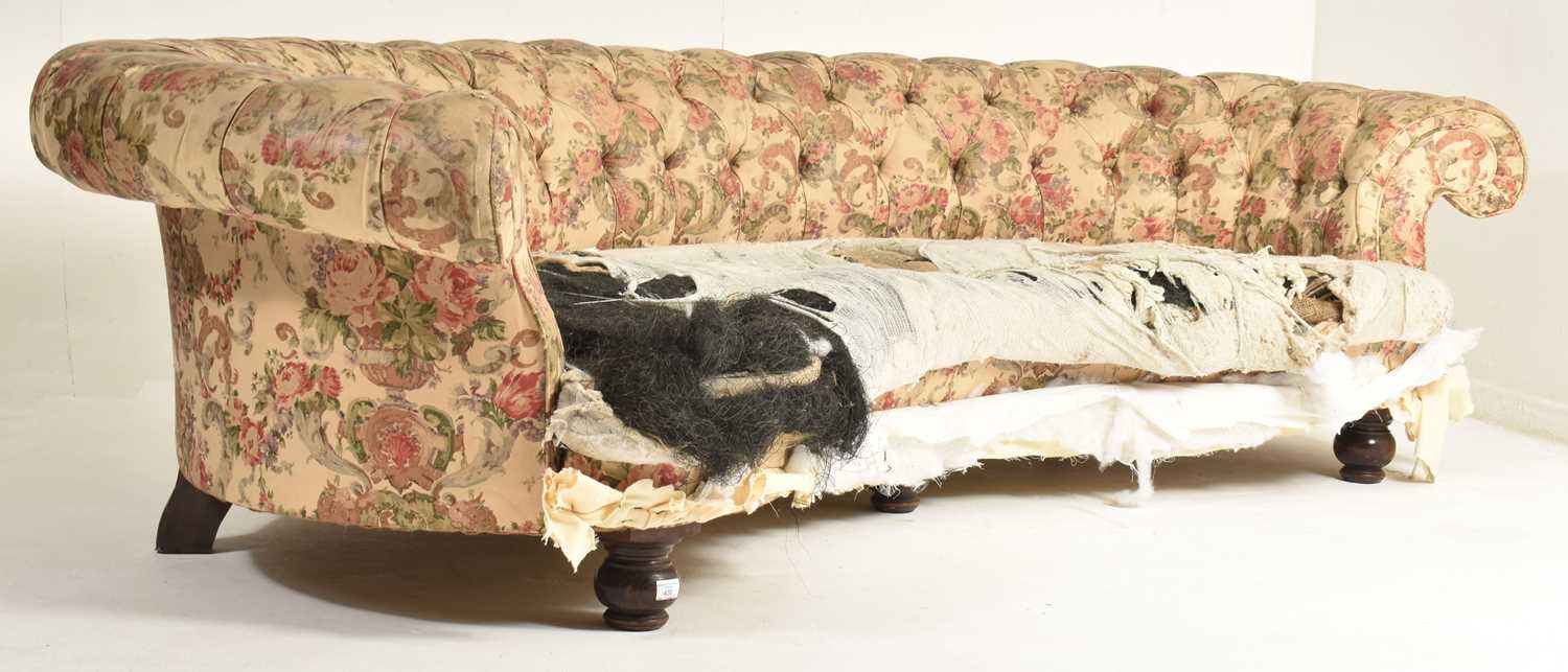Lot 438 - 19TH CENTURY VICTORIAN HOWARD & SON STYLE CRESCENT LARGE CHESTERFIELD SOFA SETTEE