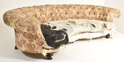 Lot 438 - 19TH CENTURY VICTORIAN HOWARD & SON STYLE CRESCENT LARGE CHESTERFIELD SOFA SETTEE