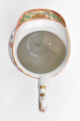 Lot 1 - QING TONGZHI PERIOD FAMILLE ROSE CREAMER 清 同治广彩人物小壶