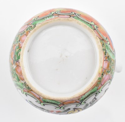 Lot 1 - QING TONGZHI PERIOD FAMILLE ROSE CREAMER 清 同治广彩人物小壶