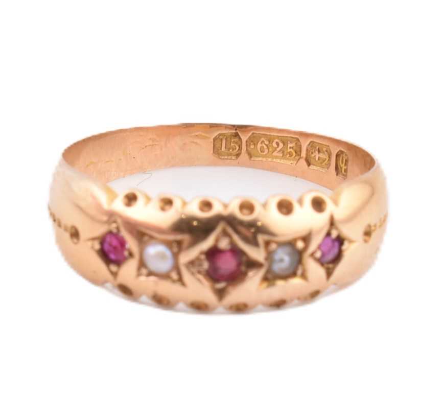 Lot 94 - HALLMARKED 15CT GOLD RUBY & PEARL GYPSY RING