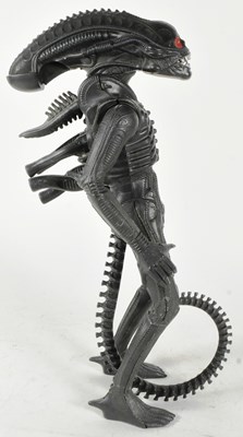 Lot 708 - ALIENS - ALIEN PREDATOR ACTION FIGURE