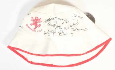 Lot 81 - CRICKET - COLLECTION OF AUTOGRAPHS & MEMORABILIA