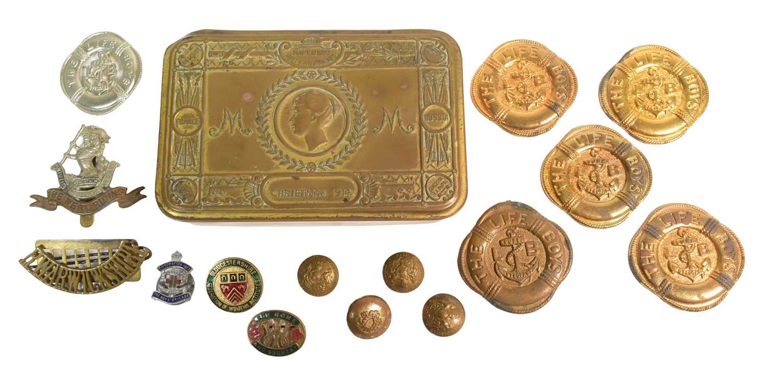 Lot 137 - WWI FIRST WORLD WAR PRINCESS MARY TIN & ASSORTED BADGES