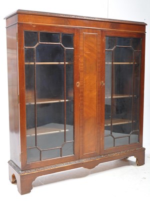 Lot 1011 - 1940S QUEEN ANNE WALNUT GLAZED LIBRARY BOOKCASE CABINET
