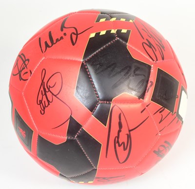 Lot 180 - MANCHESTER UNITED - 2007/2008 SQUAD SIGNED FOOTBALL