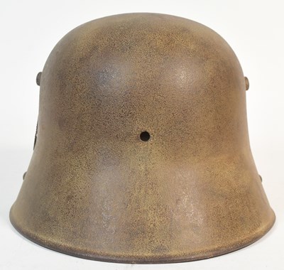 Lot 65 - WWI FIRST WORLD WAR GERMAN MACHINE GUNNERS M16 HELMET