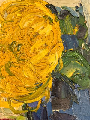 Lot 475 - PHILIP SUTTON (B. 1928) - YELLOW CHRYSANTHEMUM, 1956 - OIL ON CANVAS