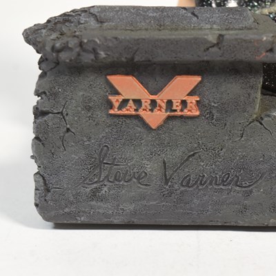 Lot 104 - TOMB RAIDER - VARNER STUDIOS FIGURINE OF LARA CROFT