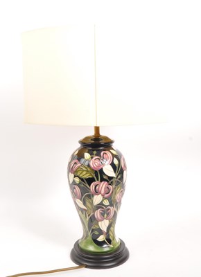 Lot 49 - MOORCROFT - MID CENTURY CERAMIC POTTERY LAMP