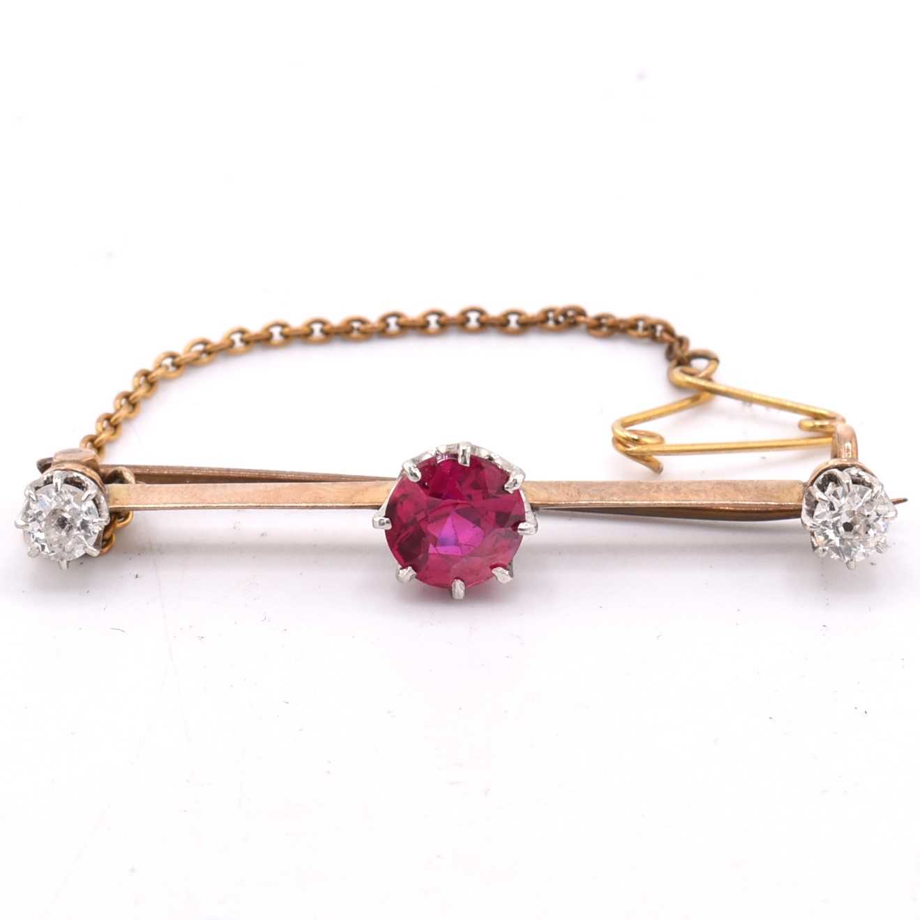 Service Pin Ruby Lot 53 - EARLY 20TH CENTURY RUBY & DIAMOND BROOCH PIN
