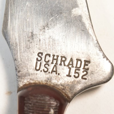 Lot 351 - VINTAGE SCOTTISH SGIAN DUBH & AMERICAN OLD TIMER SHARPFINGER KNIFE