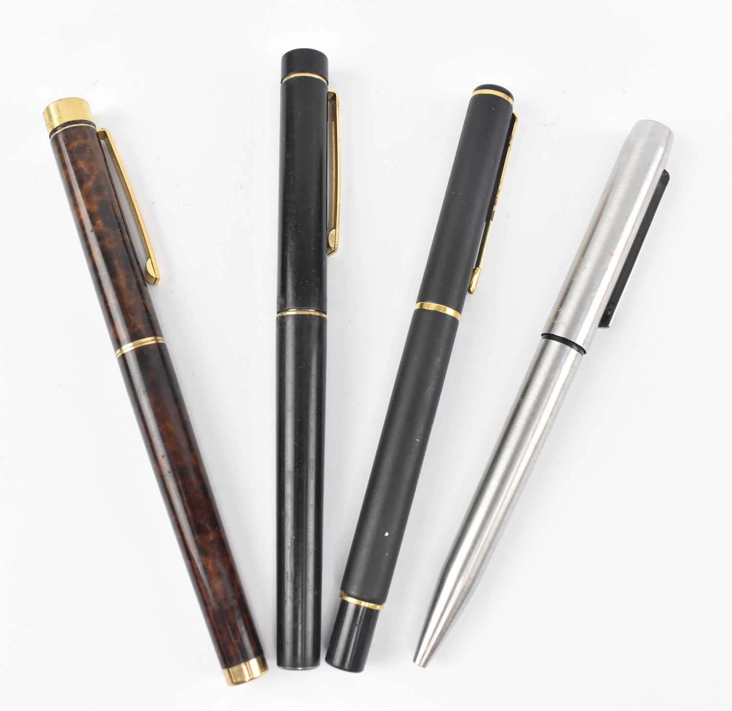 Lot 39 - FOUR VINTAGE 20TH CENTURY FOUNTAIN PENS INCL. SHEAFFER & PARKER