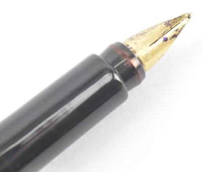 Lot 39 - FOUR VINTAGE 20TH CENTURY FOUNTAIN PENS INCL. SHEAFFER & PARKER