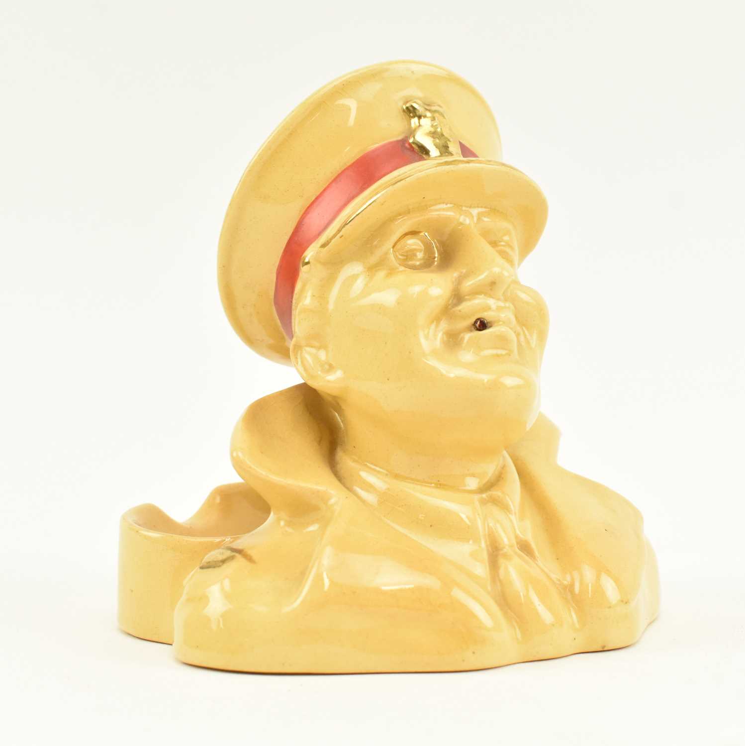 Lot 113 - ROYAL DOULTON - ARMY CLUB - VINTAGE ASHTRAY ADVERTISING FIGURINE