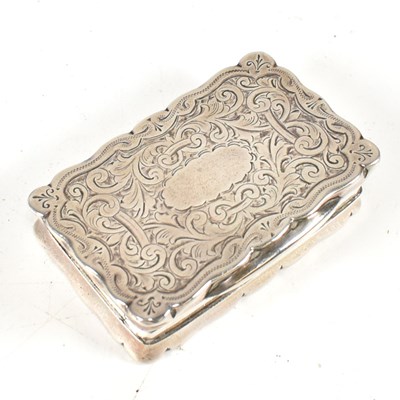 Lot 30 - SILVER HALLMARKED CHASE DECORATED PILL / SNUFF BOX