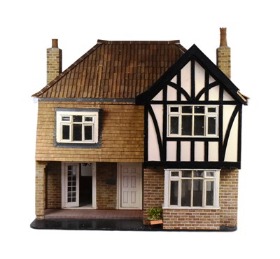 Lot 227 - DOLL HOUSE - TRADITIONAL ENGLISH TUDOR STYLE DOLLS HOUSE