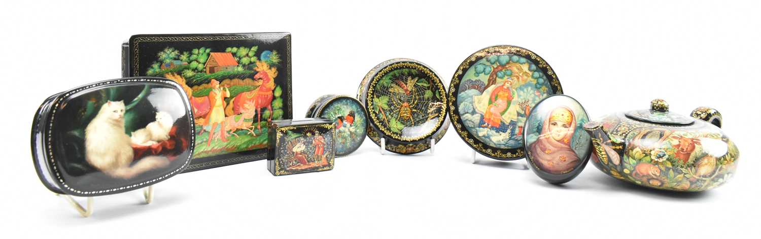 Lot 12 - COLLECTION OF VINTAGE RUSSIAN LACQUERWARE INCL. TEAPOT & STAND