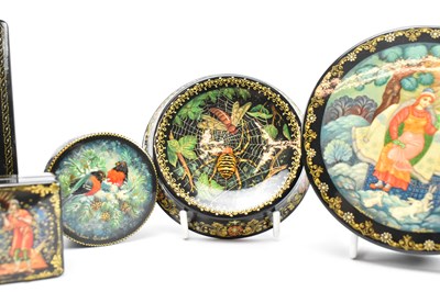 Lot 12 - COLLECTION OF VINTAGE RUSSIAN LACQUERWARE INCL. TEAPOT & STAND