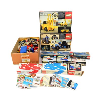 Lot 591 - LEGO - COLLECTION OF VINTAGE LEGO