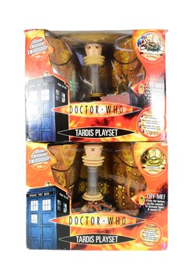 Lot 728 - DOCTOR WHO - 2004 CHARACTER MADE 'TARDIS PLAYSET'