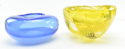 Lot 86 - 20TH CENTURY COLLECTION OF FOUR VINTAGE ART GLASS INCL. KOSTA BODA