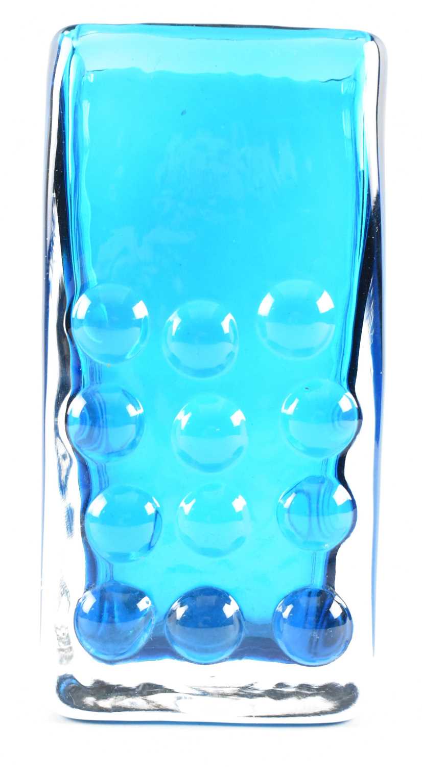 Lot 183 - GEOFFREY BAXTER FOR WHITEFRIARS - 9670 MOBILE PHONE GLASS VASE IN KINGFISHER COLOURWAY