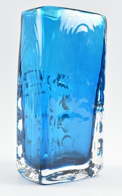 Lot 183 - GEOFFREY BAXTER FOR WHITEFRIARS - 9670 MOBILE PHONE GLASS VASE IN KINGFISHER COLOURWAY