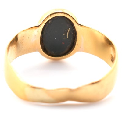 Lot 163 - HALLMARKED 22CT GOLD & BLOODSTONE RING