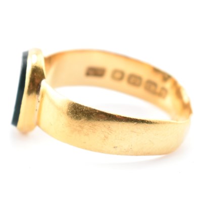 Lot 163 - HALLMARKED 22CT GOLD & BLOODSTONE RING
