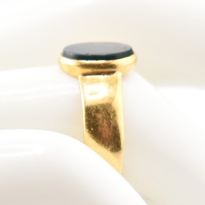 Lot 163 - HALLMARKED 22CT GOLD & BLOODSTONE RING