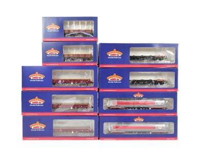 Lot 192 - MODEL RAILWAY - BACHMANN OO GAUGE ROLLING STOCK