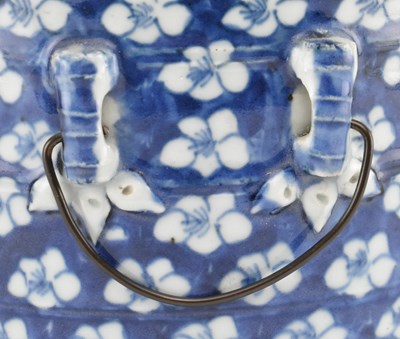 Lot 10 - QING XIANFENG / TONGZHI BLUE AND WHITE PRUNUS JAR 清 咸丰同治青花冰梅罐