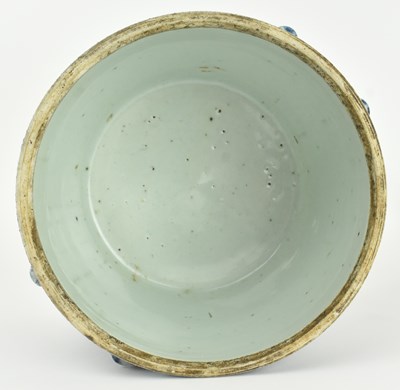 Lot 10 - QING XIANFENG / TONGZHI BLUE AND WHITE PRUNUS JAR 清 咸丰同治青花冰梅罐