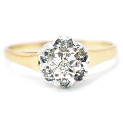 Lot 215 - HALLMARKED 9CT GOLD & DIAMOND CLUSTER RING