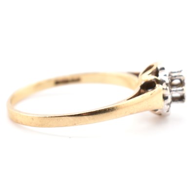 Lot 215 - HALLMARKED 9CT GOLD & DIAMOND CLUSTER RING