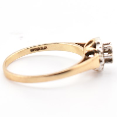 Lot 215 - HALLMARKED 9CT GOLD & DIAMOND CLUSTER RING