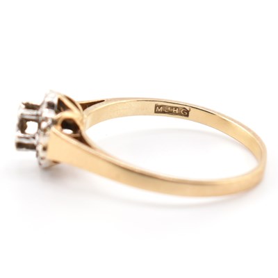 Lot 215 - HALLMARKED 9CT GOLD & DIAMOND CLUSTER RING