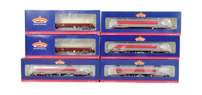 Lot 49 - MODEL RAILWAY - BACHMANN OO GAUGE TRAIN SET ROLLING STOCK