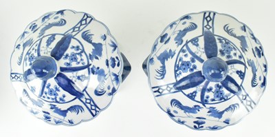 Lot 84 - PAIR OF YA WAN ZHEN CANG MARKED BLUE AND WHITE URNS WITH COVER 民初 雅玩珍藏青花瓮 一对