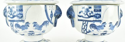 Lot 84 - PAIR OF YA WAN ZHEN CANG MARKED BLUE AND WHITE URNS WITH COVER 民初 雅玩珍藏青花瓮 一对