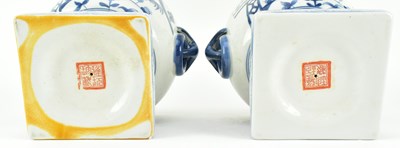 Lot 84 - PAIR OF YA WAN ZHEN CANG MARKED BLUE AND WHITE URNS WITH COVER 民初 雅玩珍藏青花瓮 一对