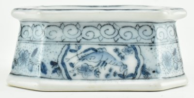 Lot 43 - QING / EARLY REPUBLIC ERA CERAMIC BLUE AND WHITE SALT DIP 清 青花永胜堂 盐碟