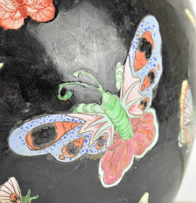 Lot 38 - PAIR OF QING DYNASTY FAMILLE NOIR CERAMIC LAMP BASE 清 黑底珐琅彩灯座一对